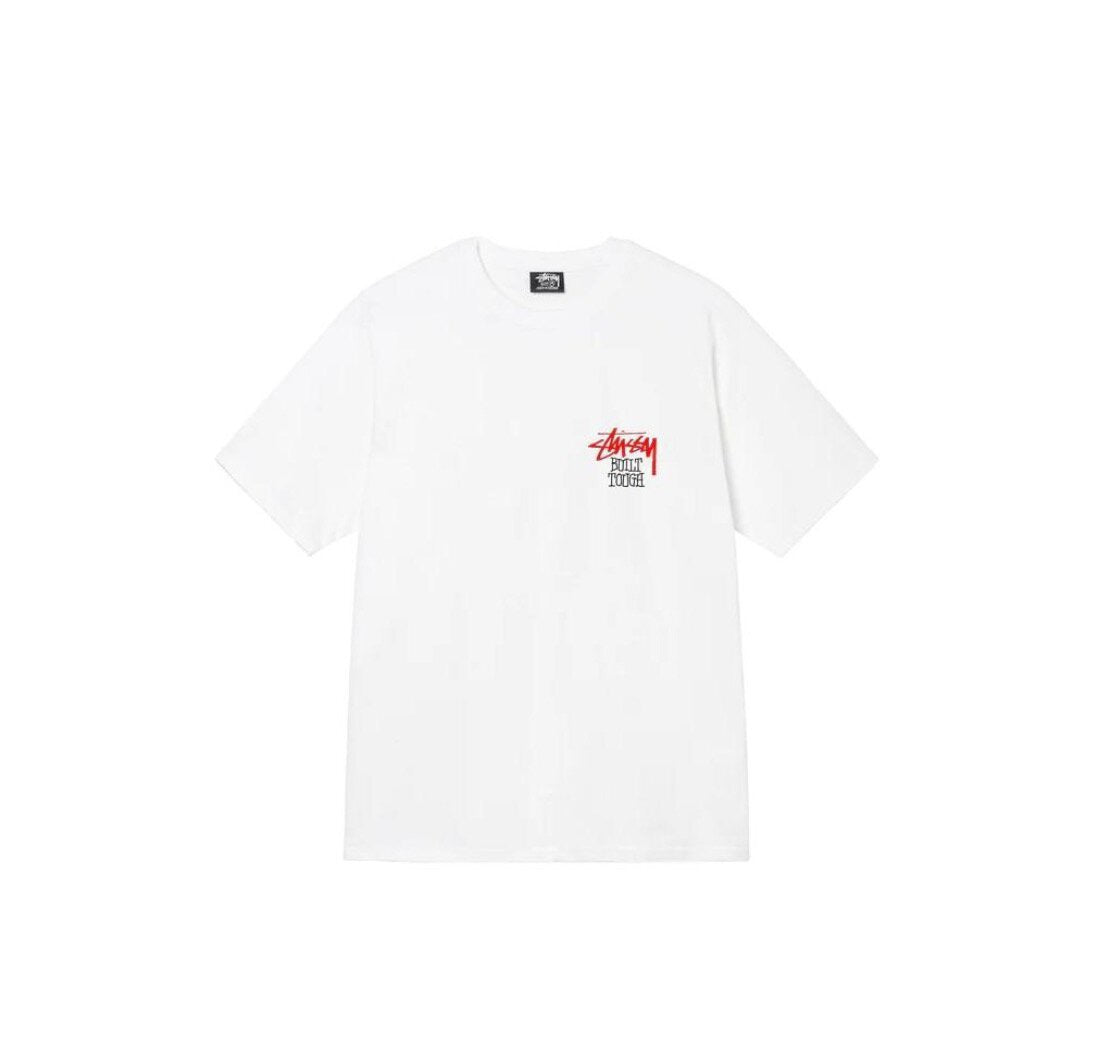 STÜSSY T-SHIRT BUILT TOUGH – Blanc